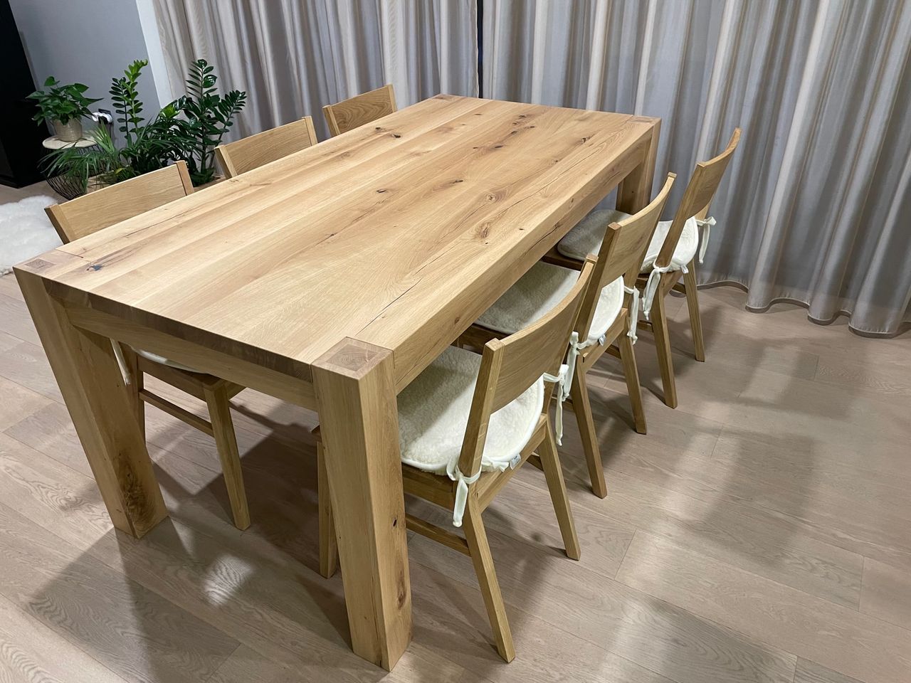 Celodrevený dubový stôl na mieru