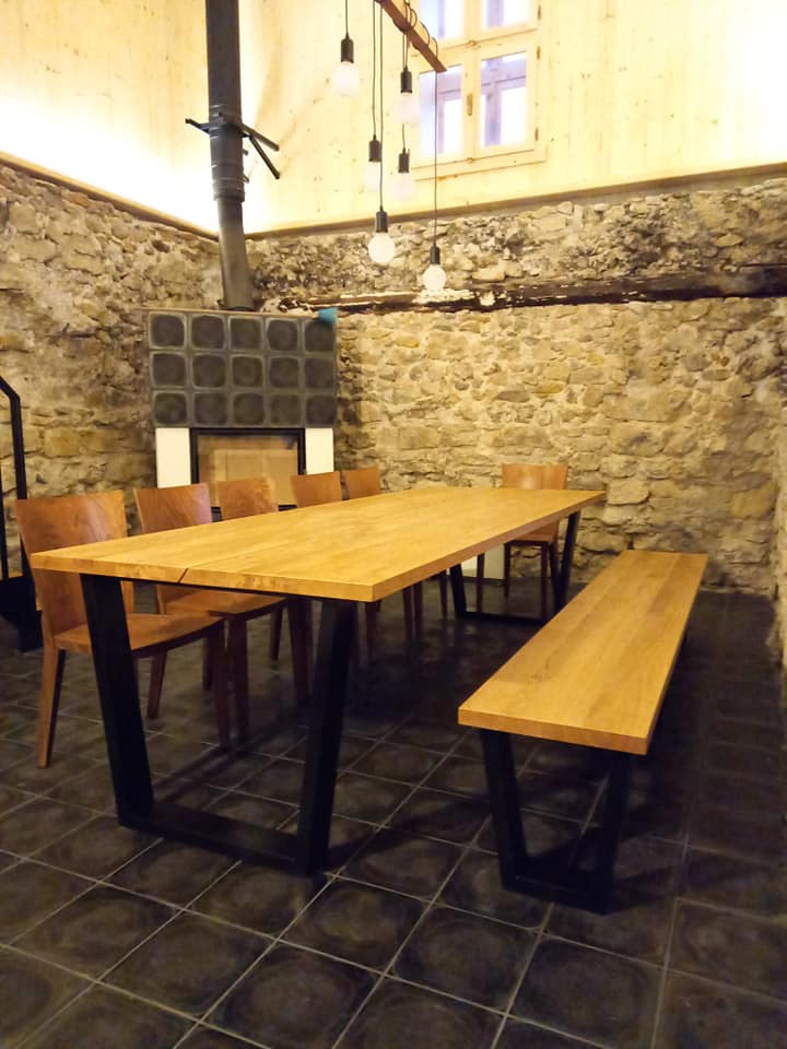 Masívny dubový stôl do reštaurácie